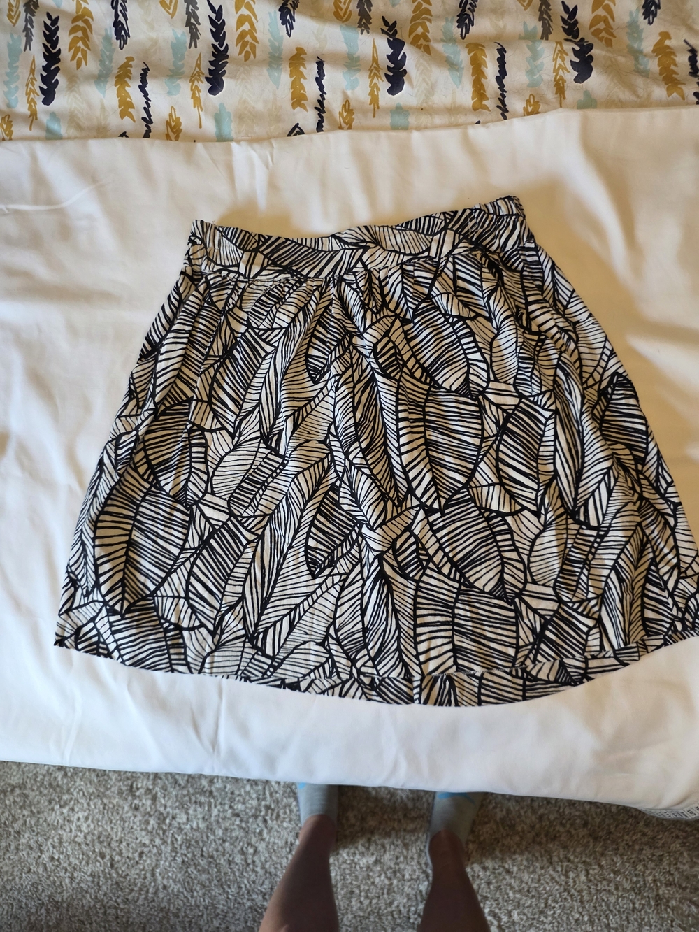 LOFT Black and White Leaf-Print Flare Skirt Sith Pockets